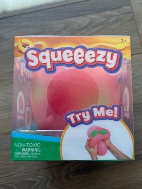 Squeeezy Peach Squish Toy NEW